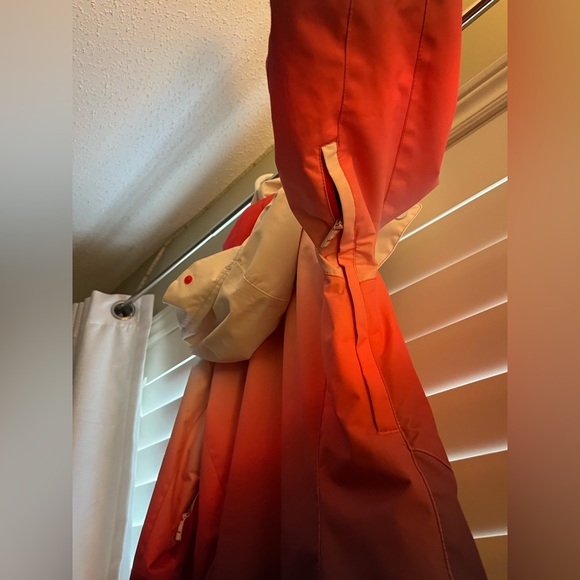 Roxy Snow coat/ Size women’s Medium. Comfortably fits a size women’s small!! - Picture 4 of 5